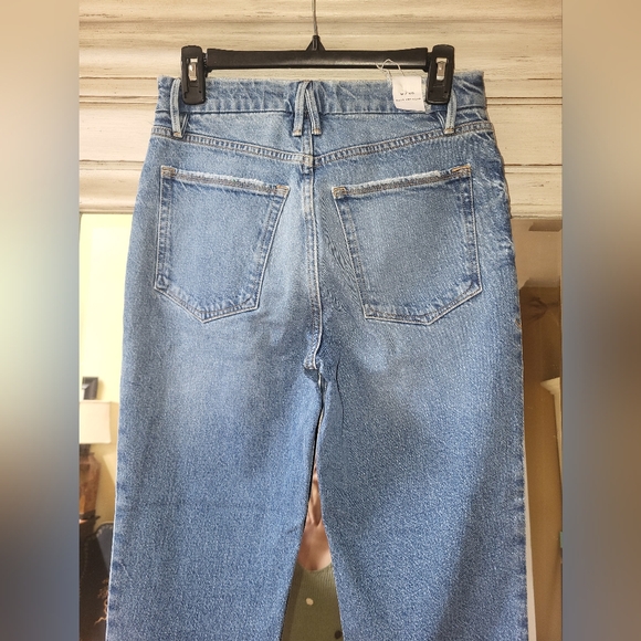 Good American Over-Sizes Distressed Jean - Picture 10 of 12